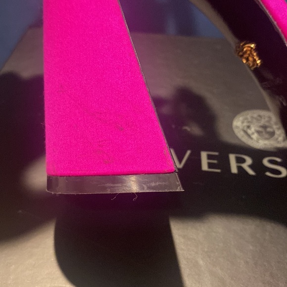 VERSACE
Medusa Medallion Ankle-Strap Sandals - Picture 7 of 8